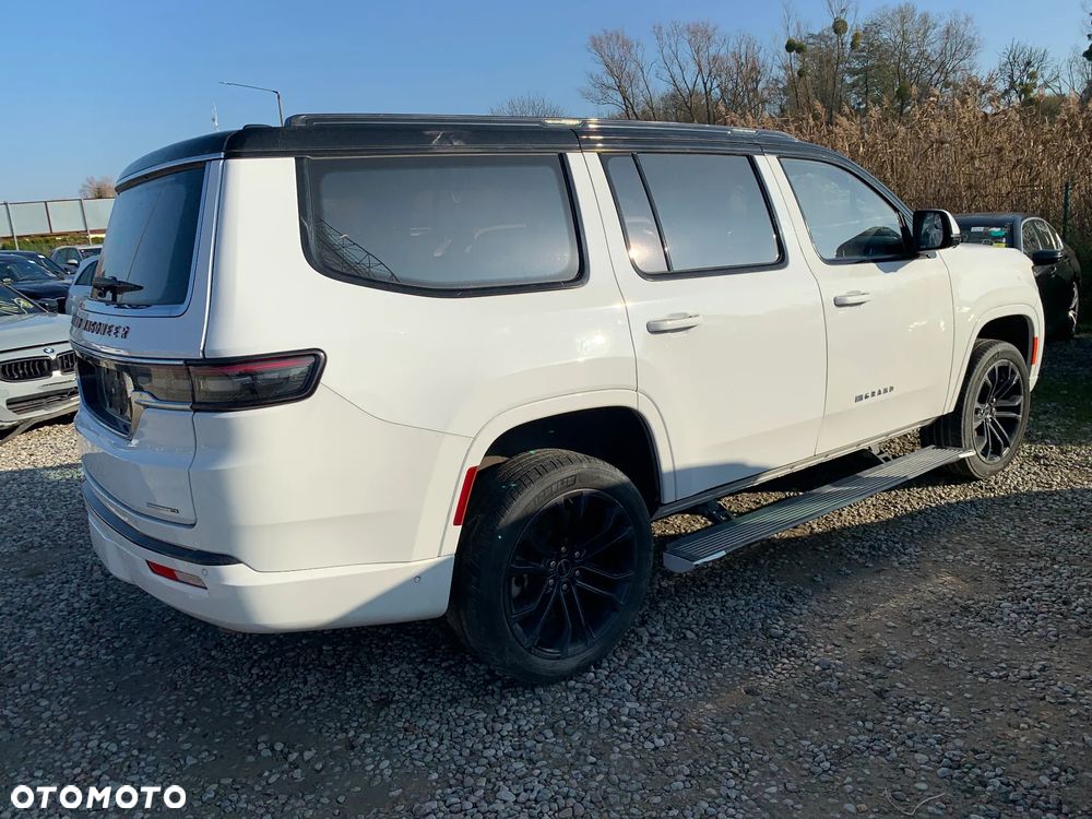 Jeep Grand Wagoneer - 3