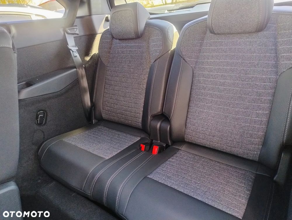 Peugeot 5008 1.2 PureTech mHEV Allure S&S e-DCS6 - 22