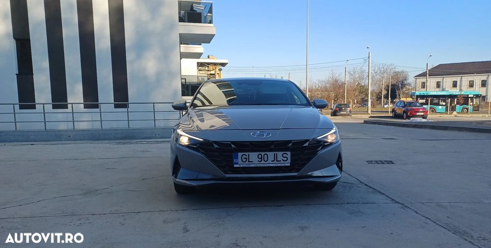 Hyundai Elantra 1.6 l 123 CP 6MT Highway - 6