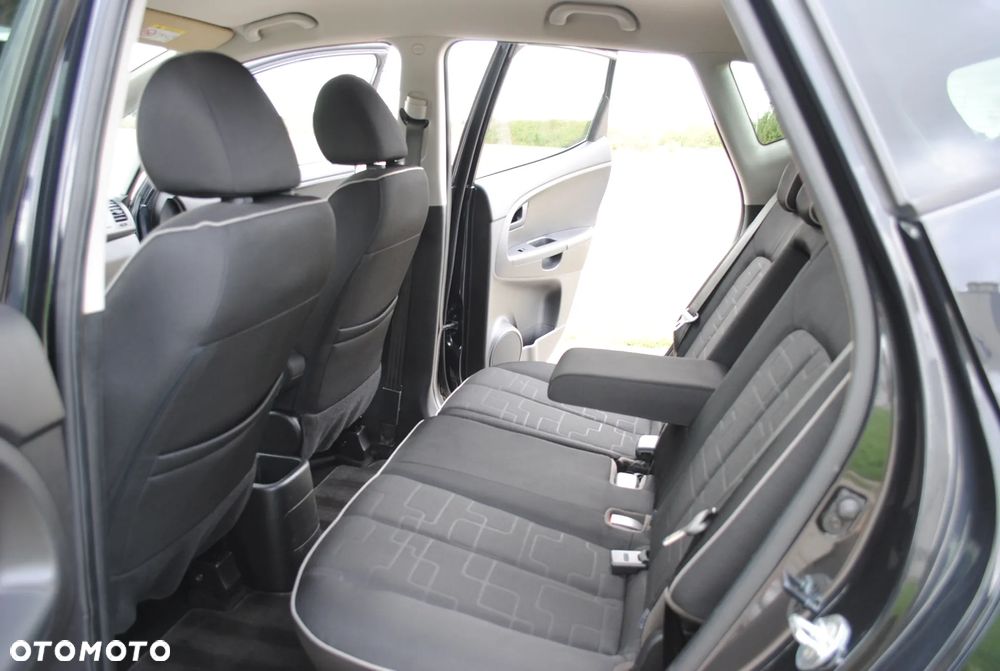 Kia Venga 1.4 CVVT Edition 7 - 9