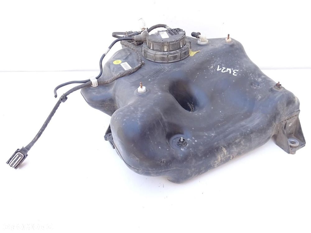 ZBIORNIK PŁYNU ADBLUE POMPKA 8R0131877 2.0 TDI AUDI Q5 8R - 3