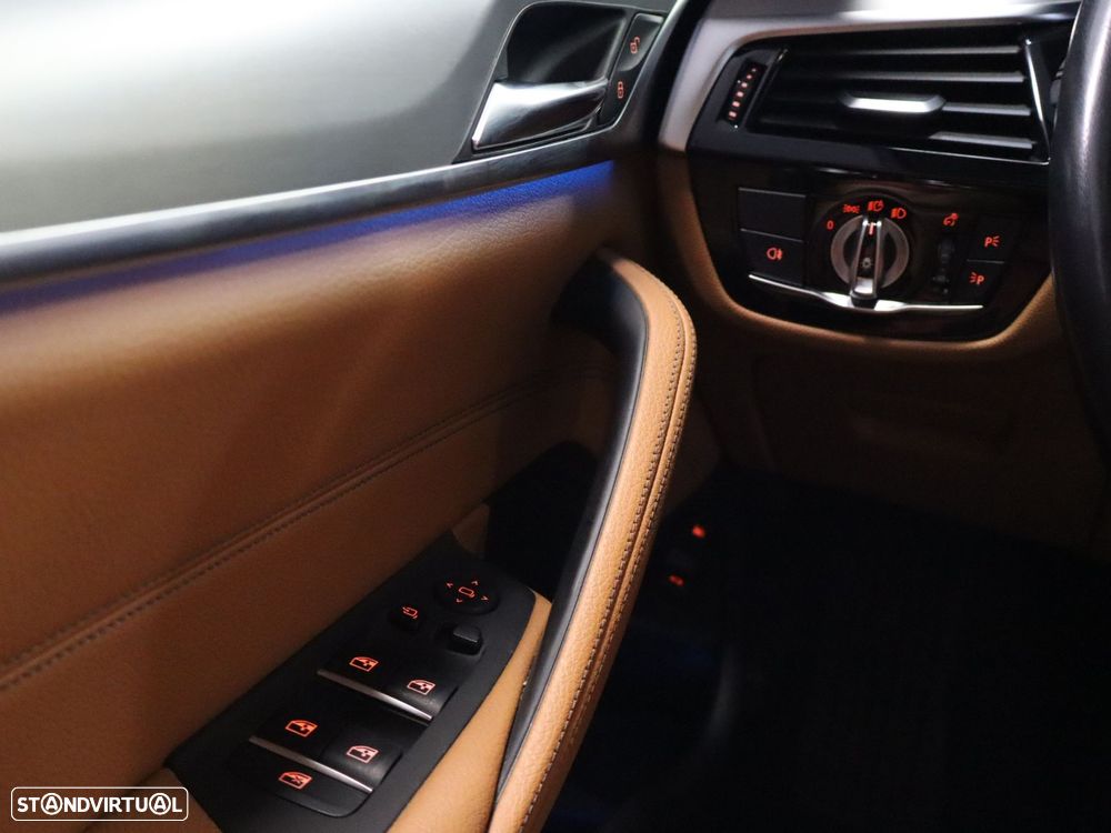 BMW 530 e Line Luxury - 15