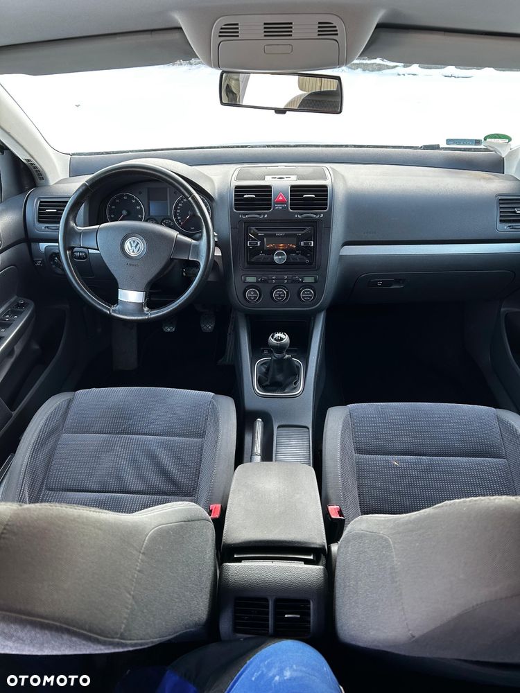 Volkswagen Golf 1.6 Comfortline - 4