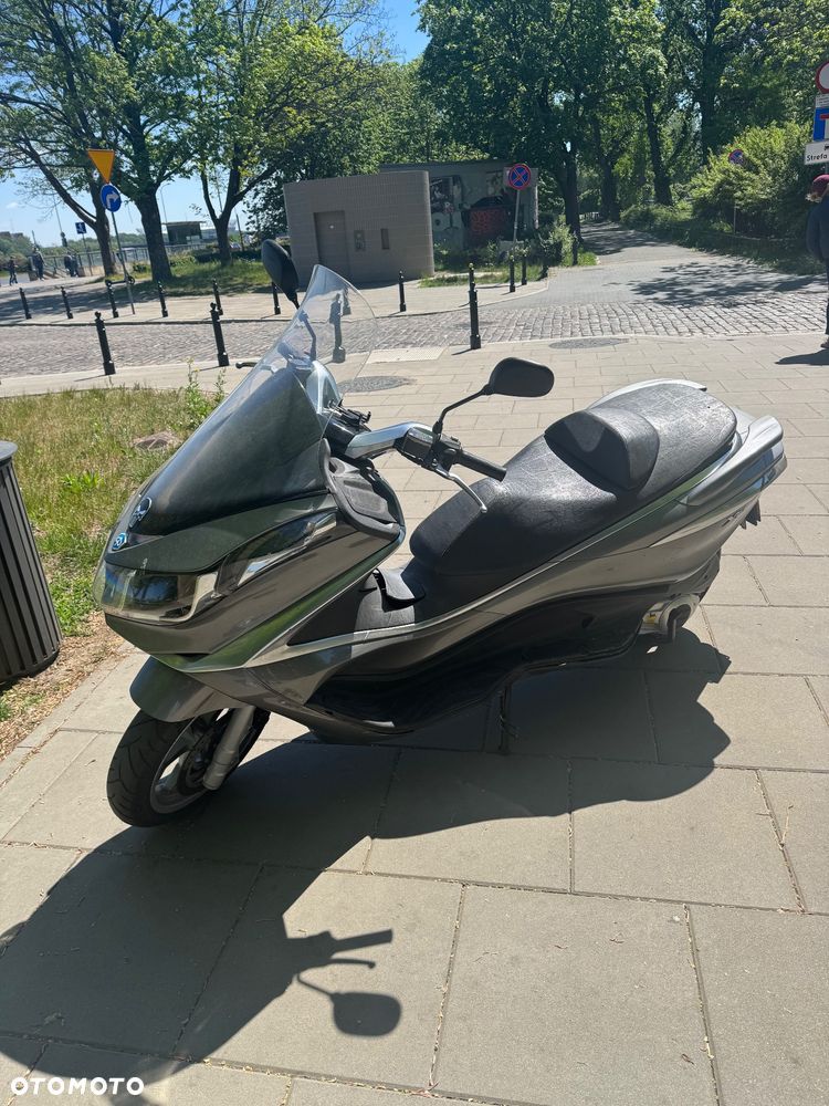 Piaggio X10 - 11