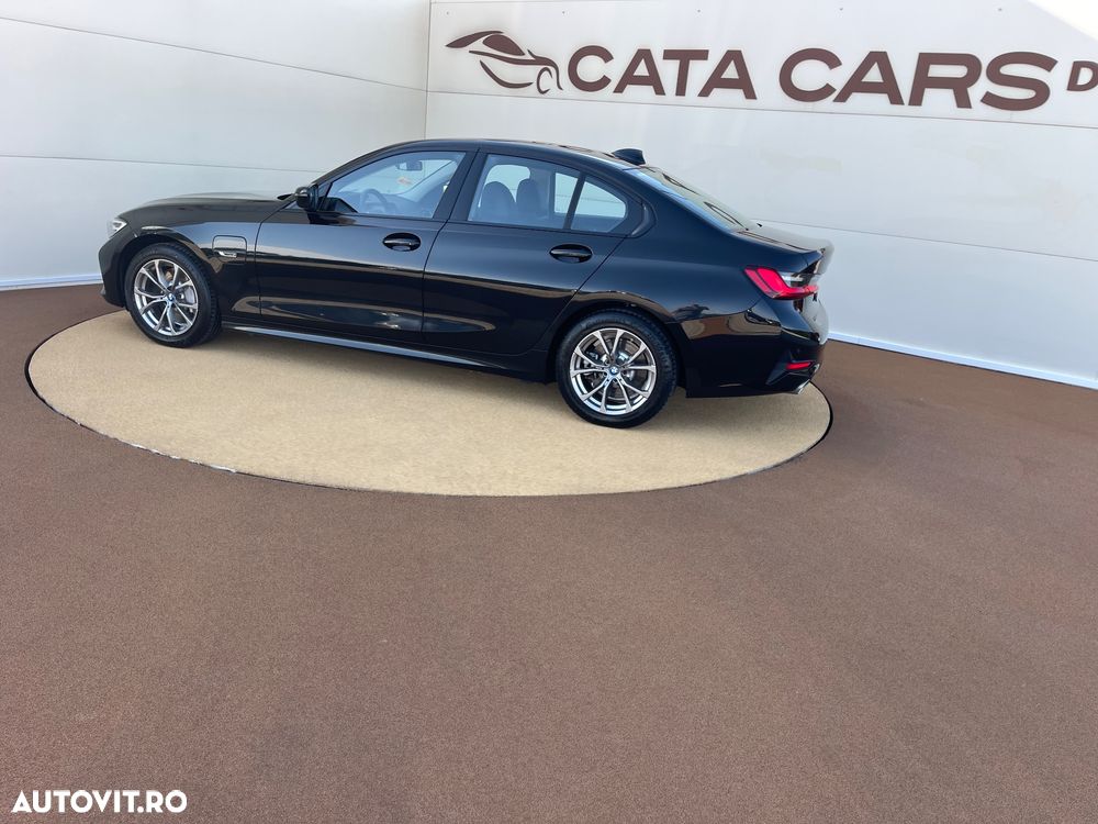 BMW Seria 3 330e Aut. Sport Line - 8
