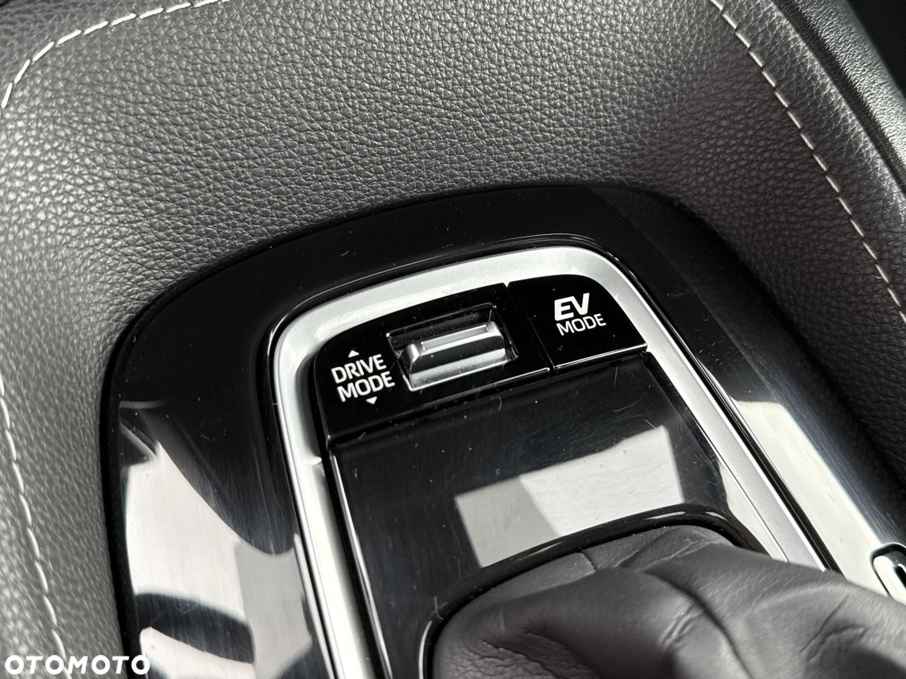 Toyota Corolla 2.0 Hybrid Executive - 24