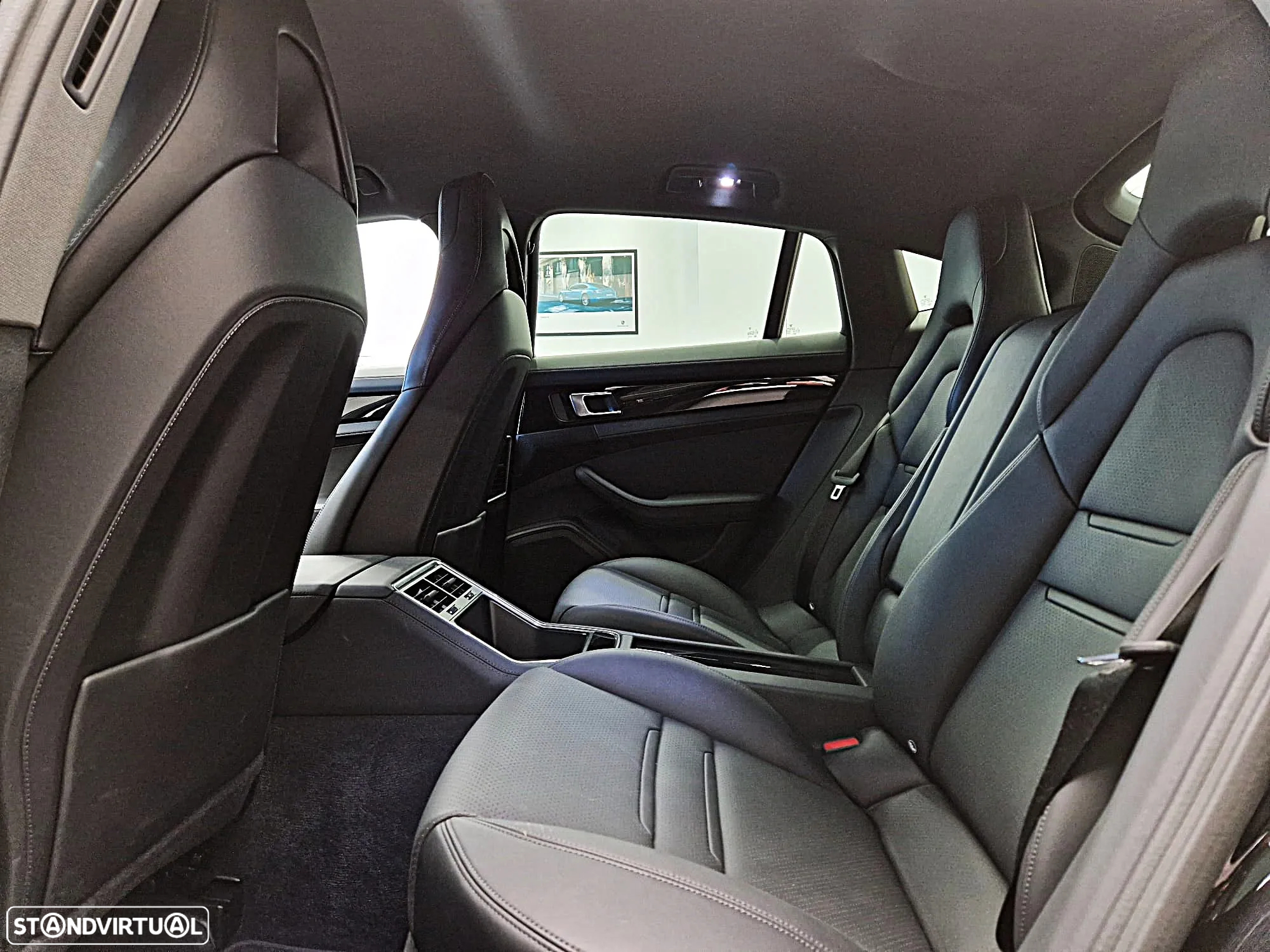 Porsche Panamera 4 E-Hybrid - 36