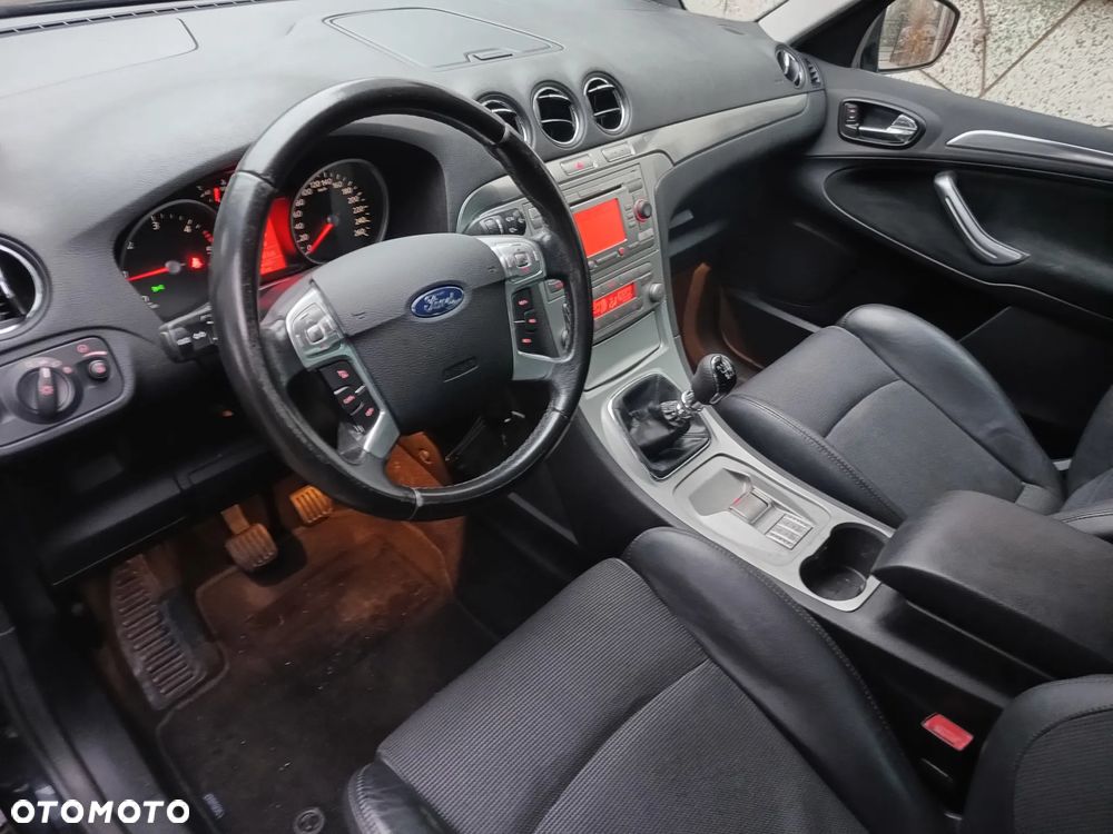 Ford S-Max - 13