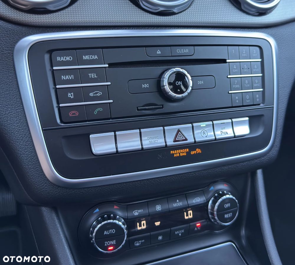 Mercedes-Benz GLA 200 7G-DCT - 26