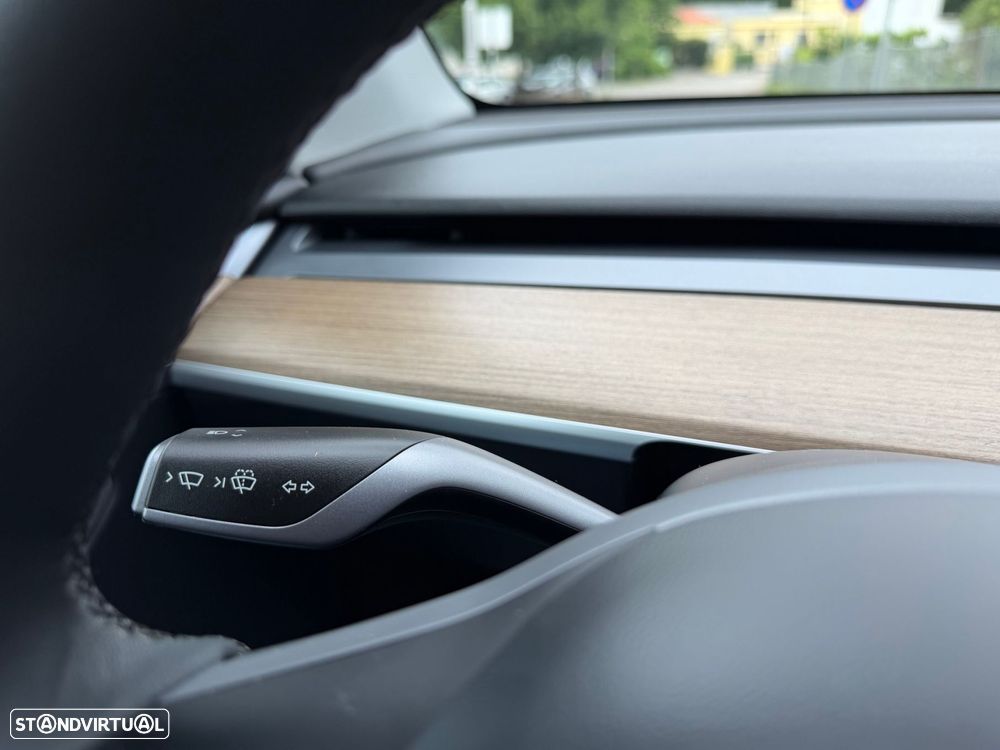 Tesla Model Y - 20