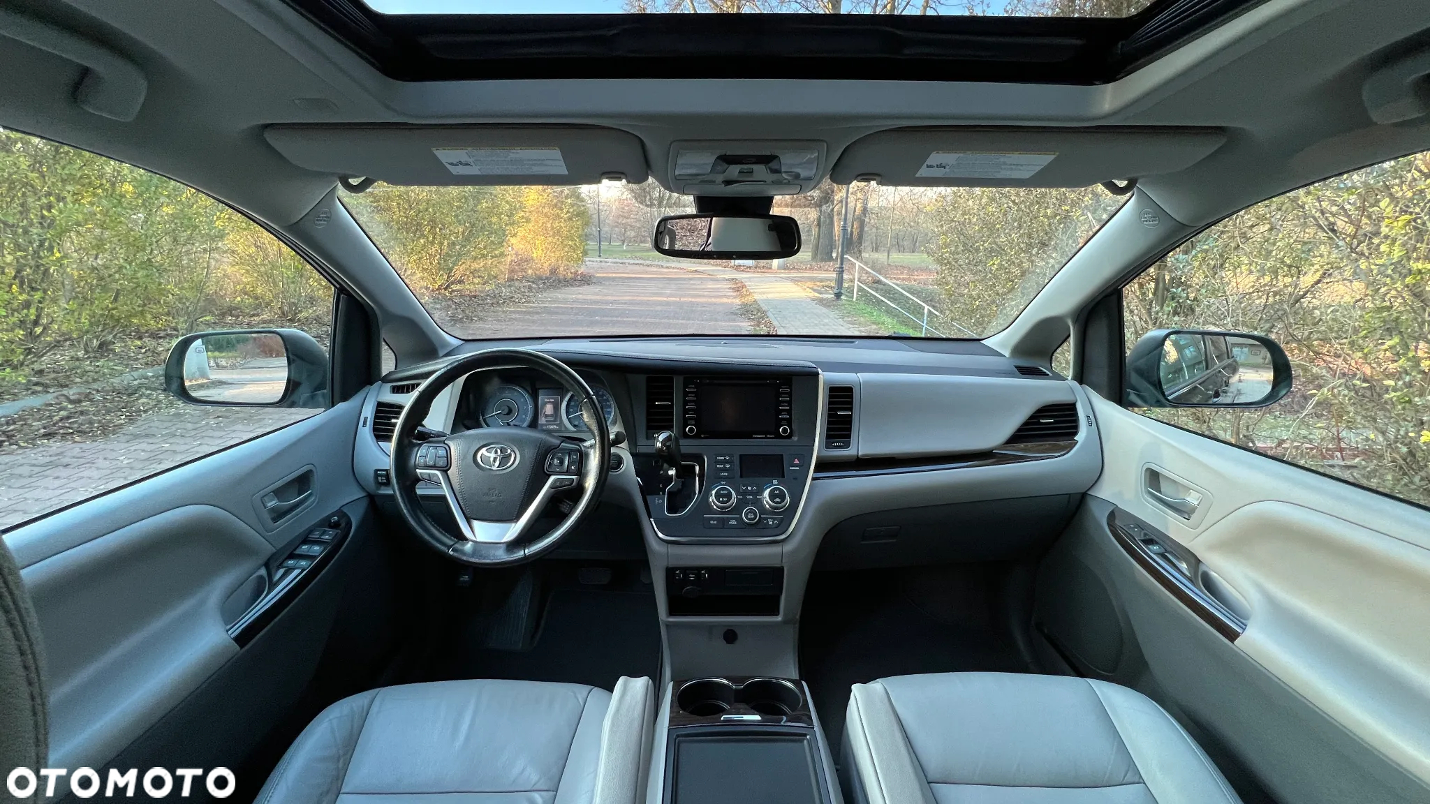Toyota Sienna 3.5 V6 - 8