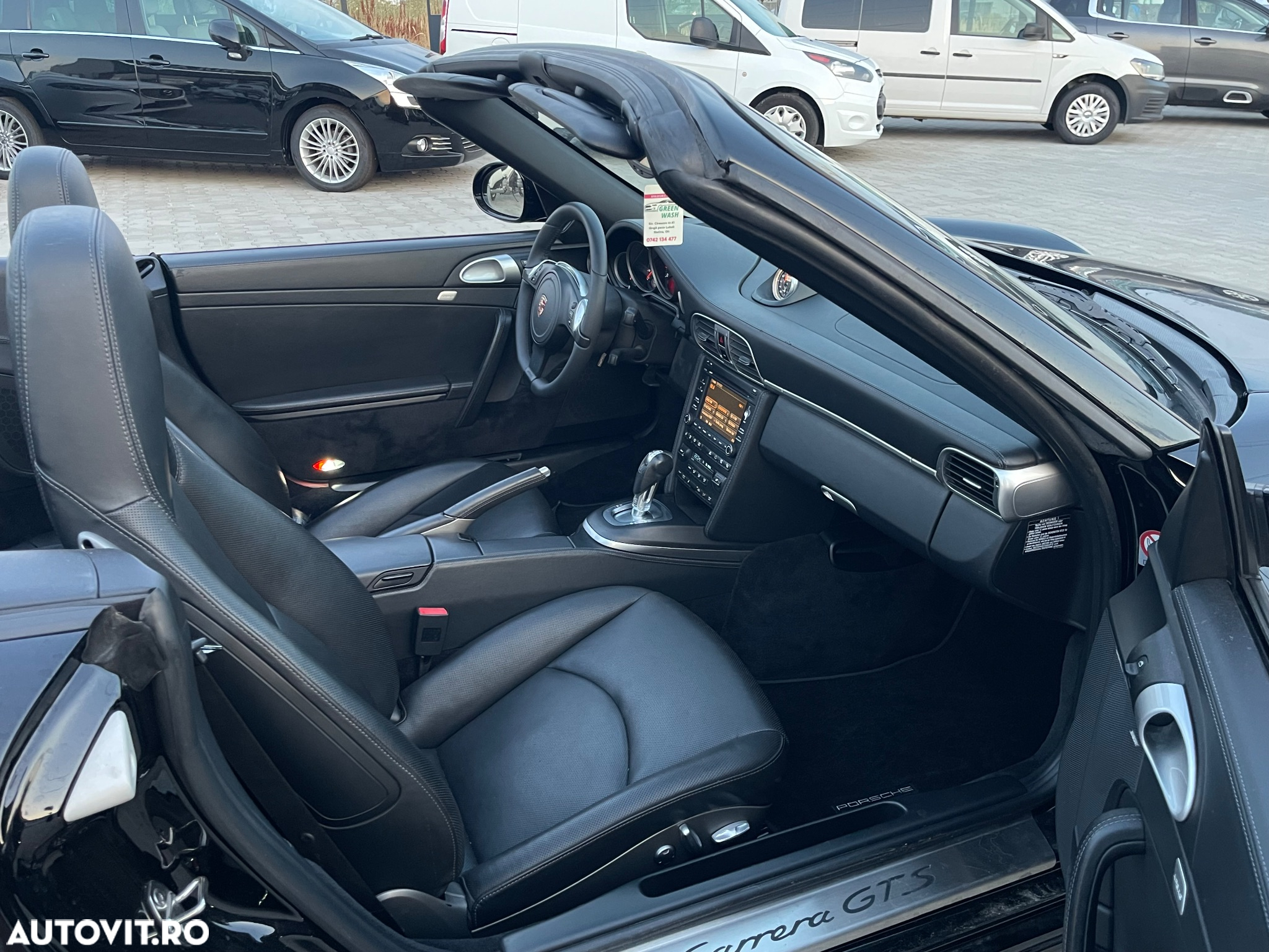 Porsche 911 Carrera 4 GTS PDK - 16