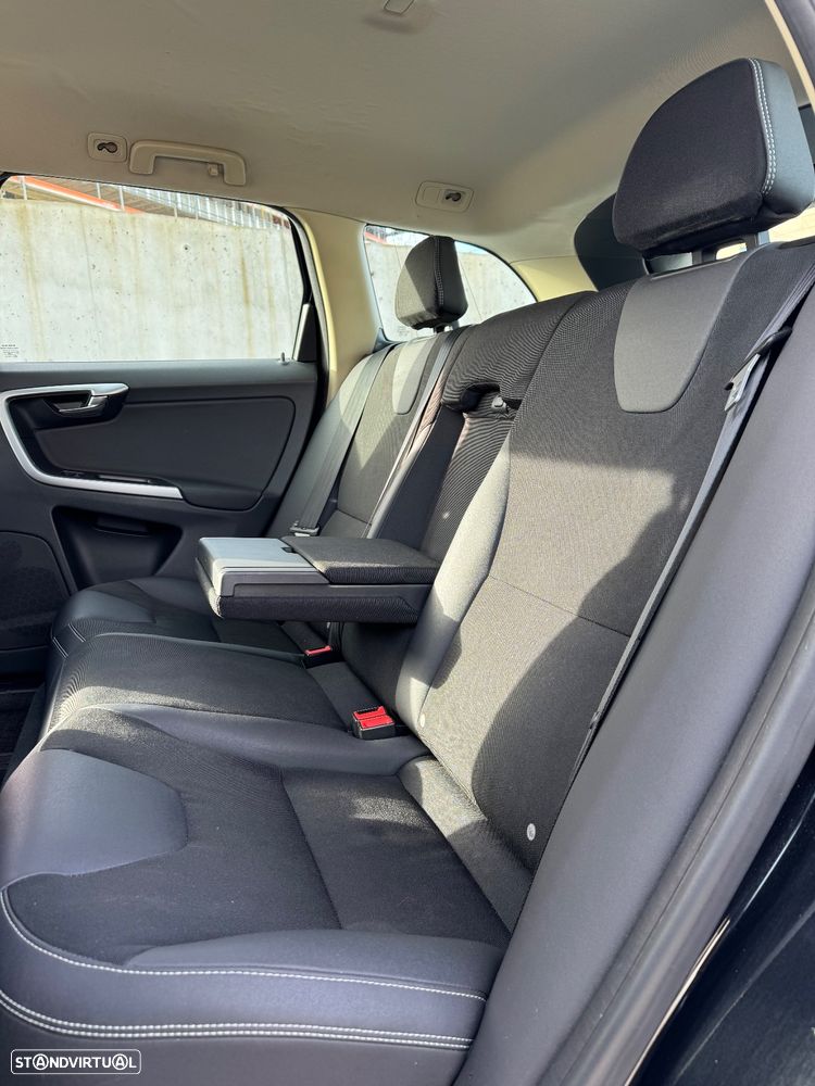 Volvo XC 60 2.0 D4 Momentum Start/Stop - 6