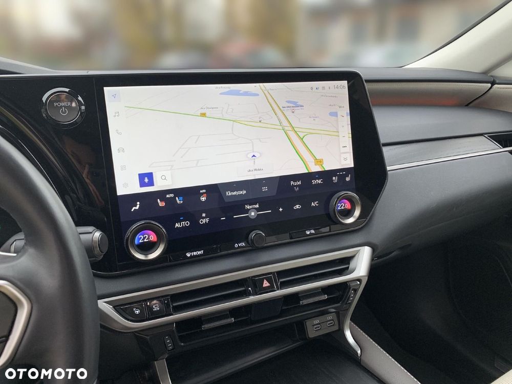 Lexus RX 450h+ Omotenashi - 18