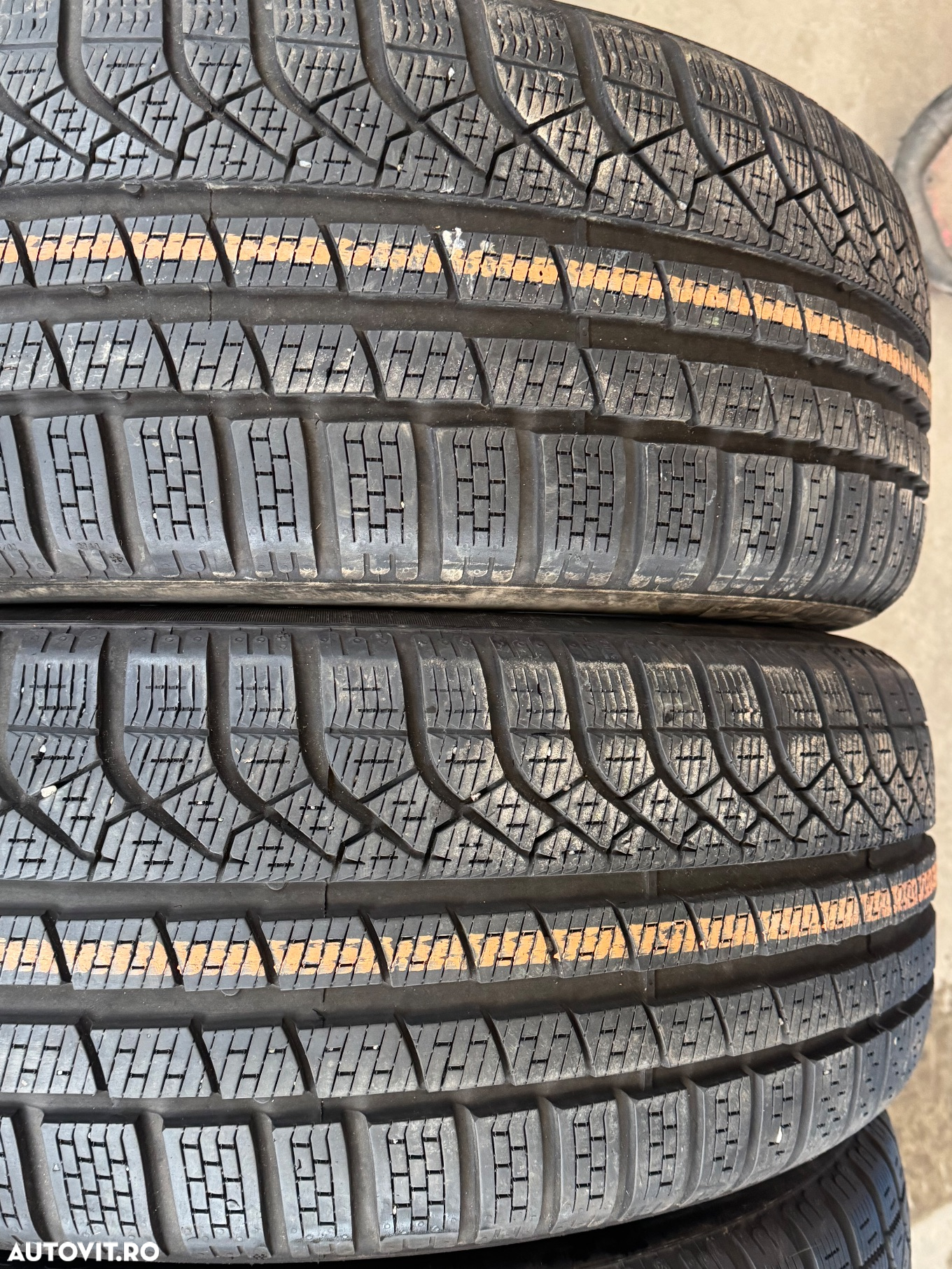 Vând 4 anvelope 235/50/19 Pirelli de iarnă ca noi - 2