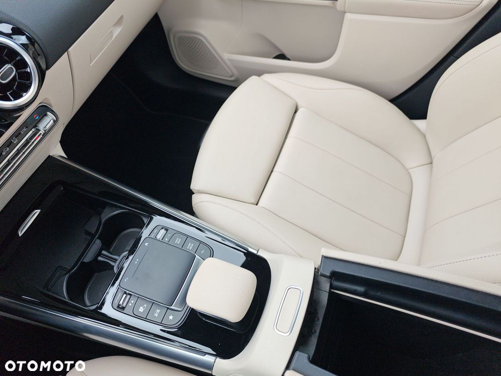 Mercedes-Benz GLA 200 mHEV 7G-DCT - 26