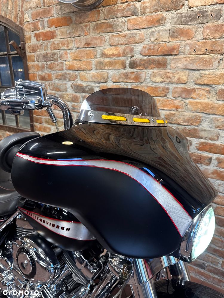 Harley-Davidson Touring Street Glide - 16