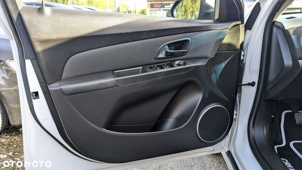 Chevrolet Cruze - 32