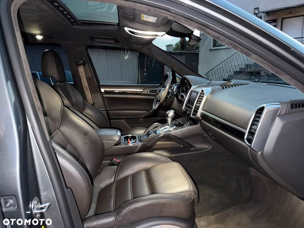 Porsche Cayenne Turbo S - 16