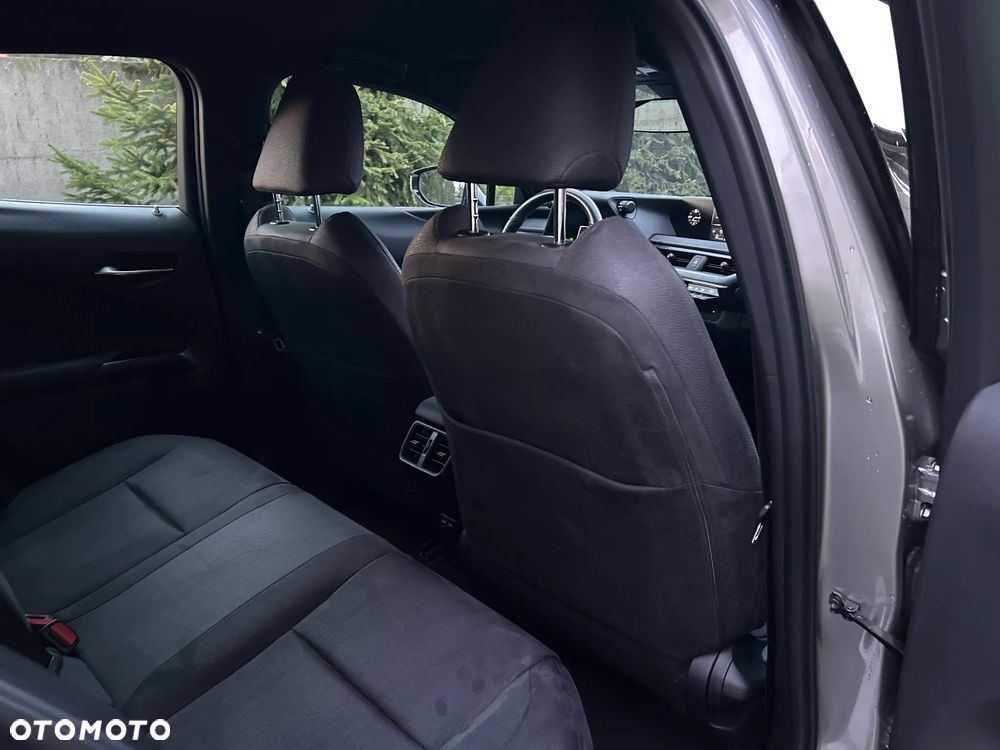 Lexus UX - 21