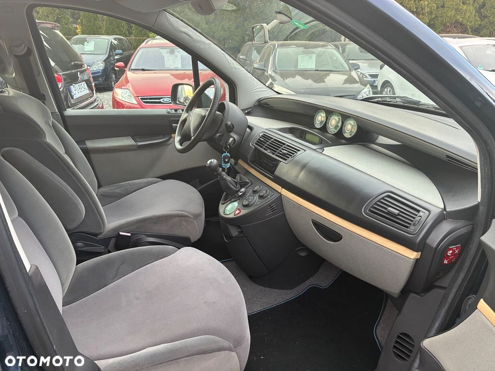 Citroën C8 2.0 16V X - 12