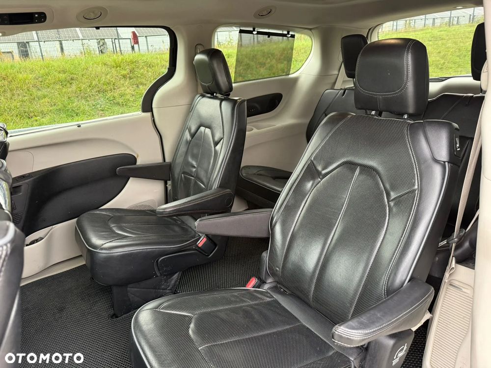 Chrysler Pacifica - 8