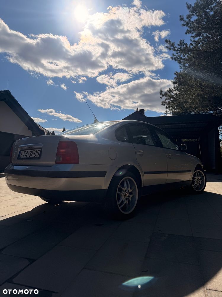 Volkswagen Passat 1.9 TDI Comfortline - 4