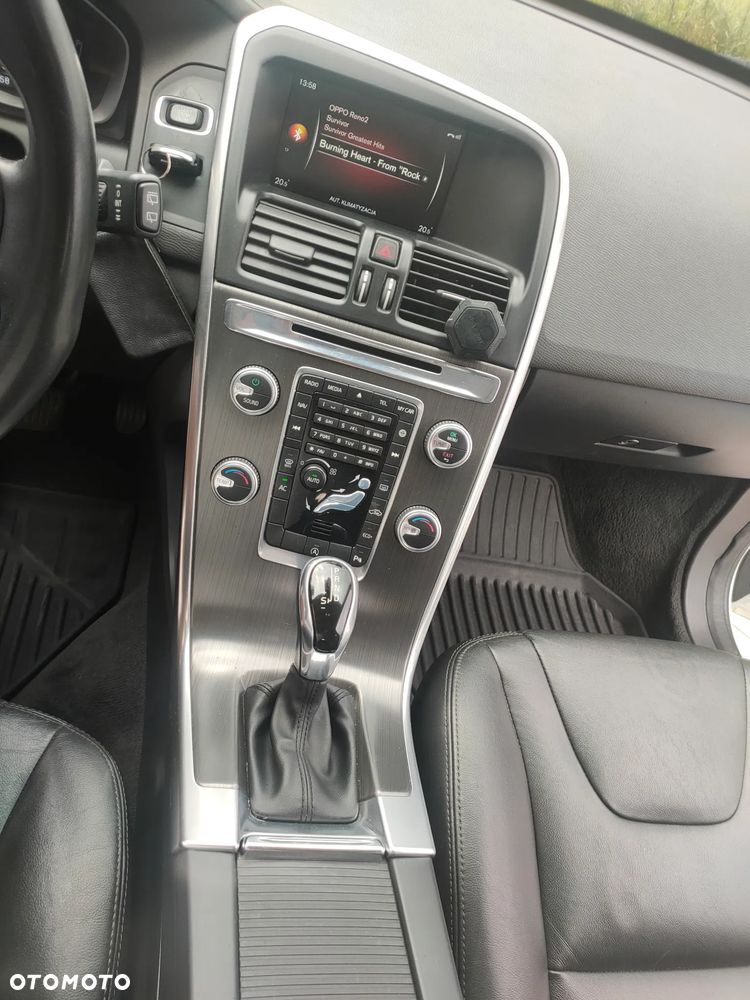 Volvo XC 60 D3 Drive-E Momentum - 24