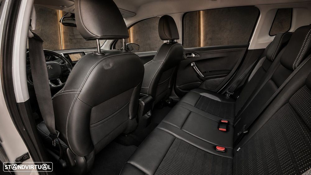 Peugeot 2008 1.2 PureTech Allure - 18