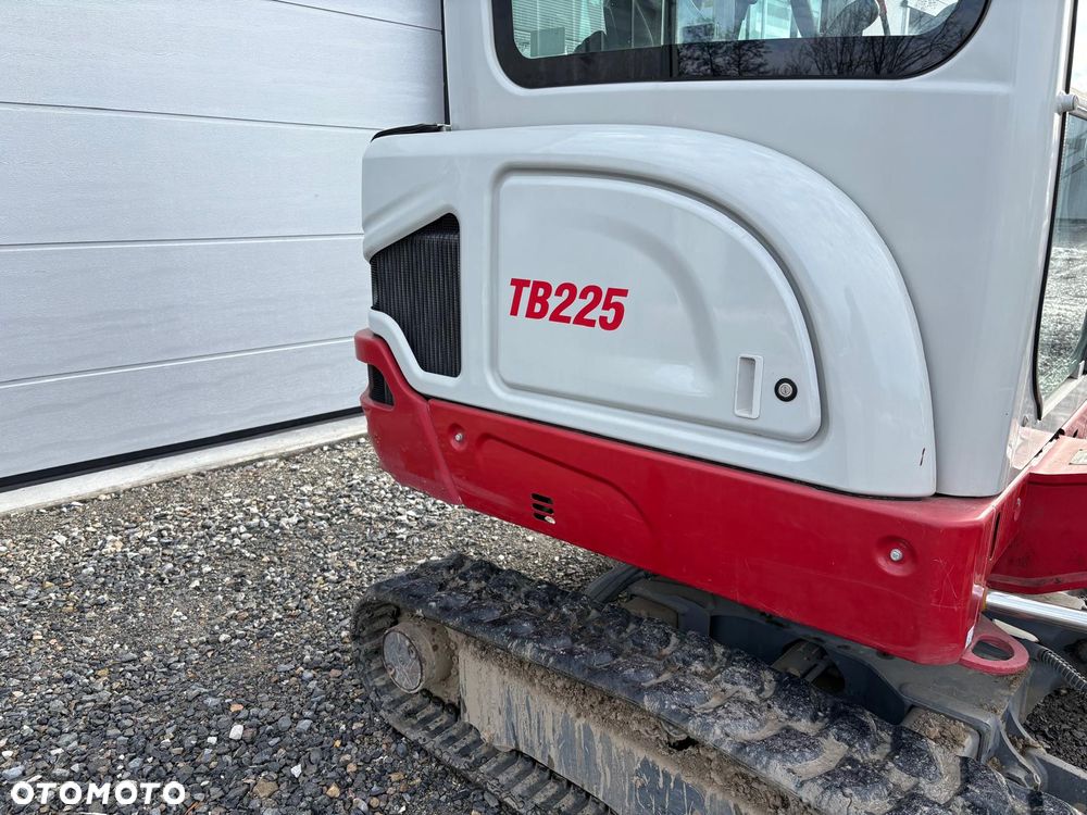 Takeuchi TB225 - 2