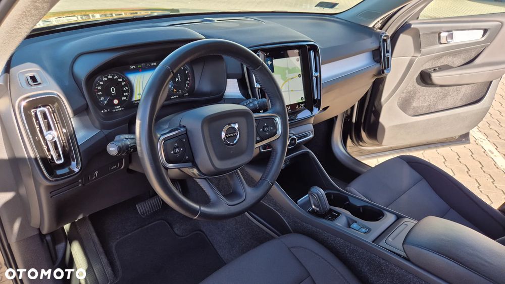 Volvo XC 40 T3 Momentum Pro - 24