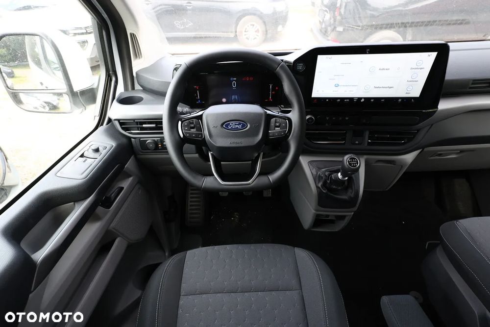 Ford Tourneo Custom - 8