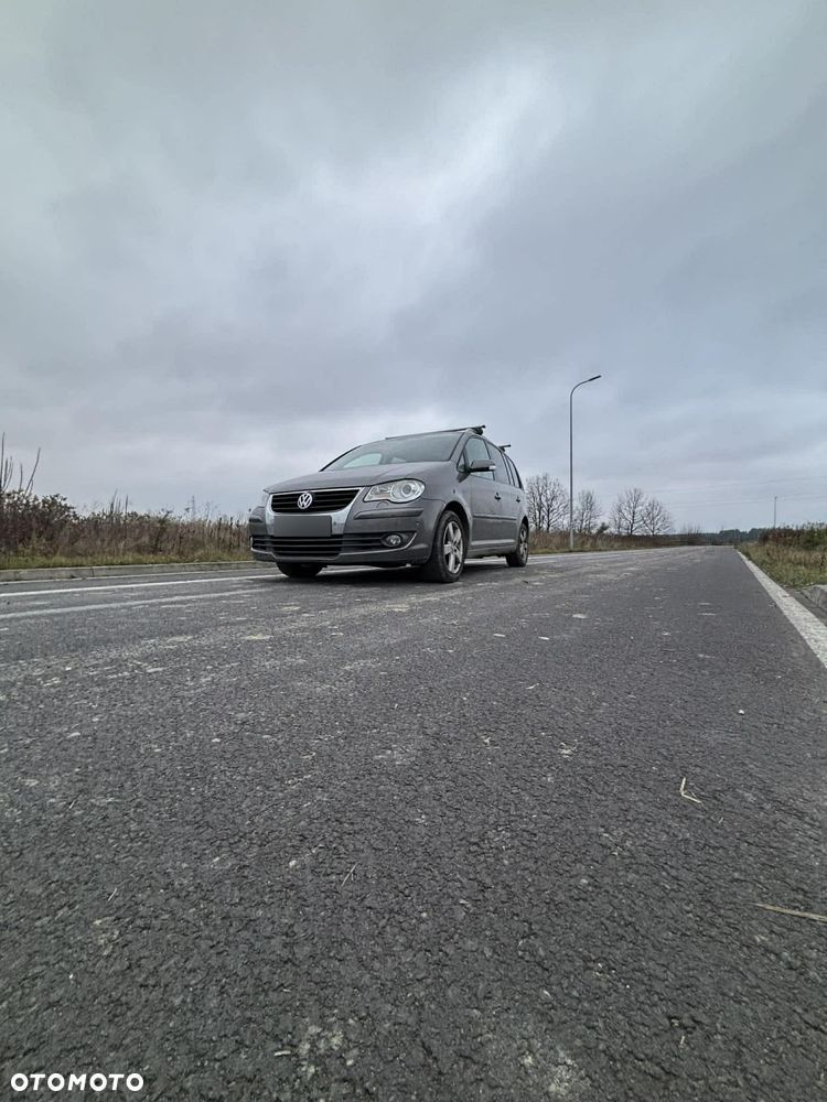 Volkswagen Touran 1.4 TSI Conceptline DSG - 8