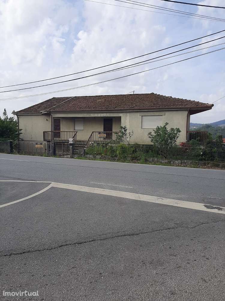 MORADIA E TERRENO CENTRO SÃO MARTINHO RECEZINHOS PENAFIEL - Grande imagem: 4/30