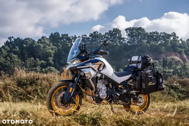 CFMoto MT - 10