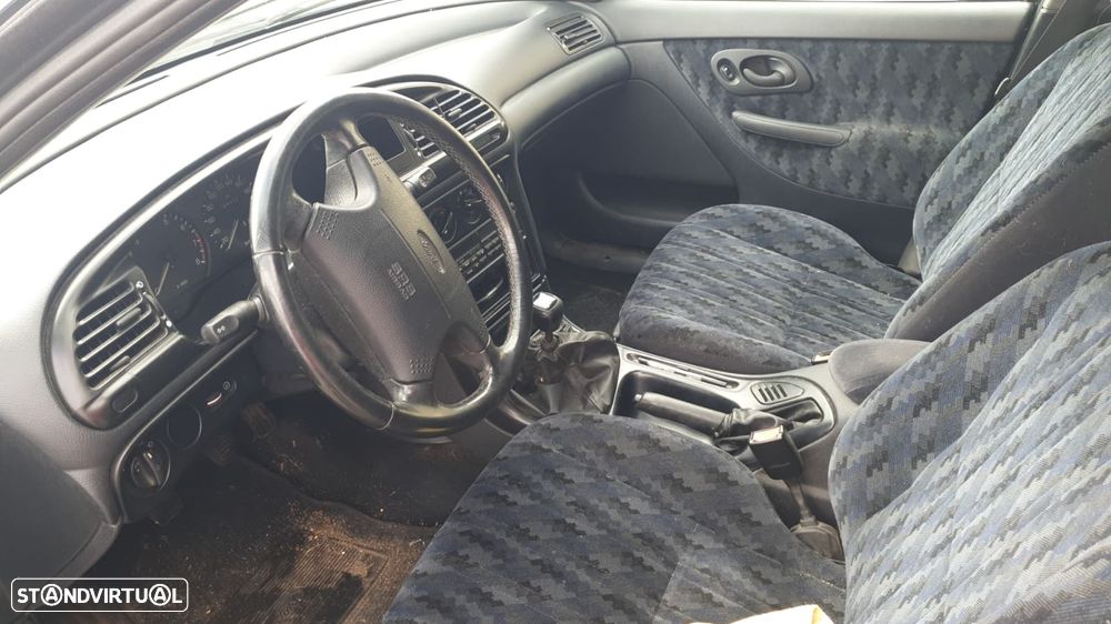 Ford Mondeo 1.6i 16V Ghia - 6