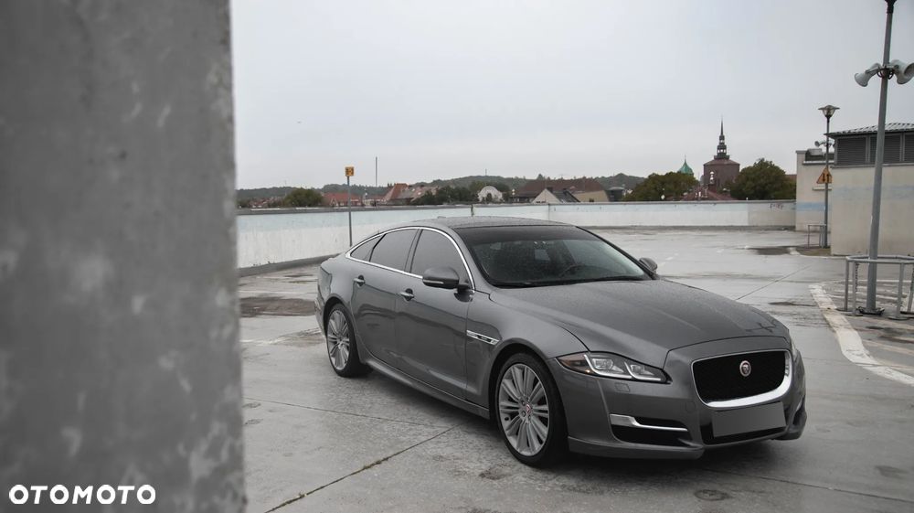 Jaguar XJ 3.0 T AWD R-Sport - 4