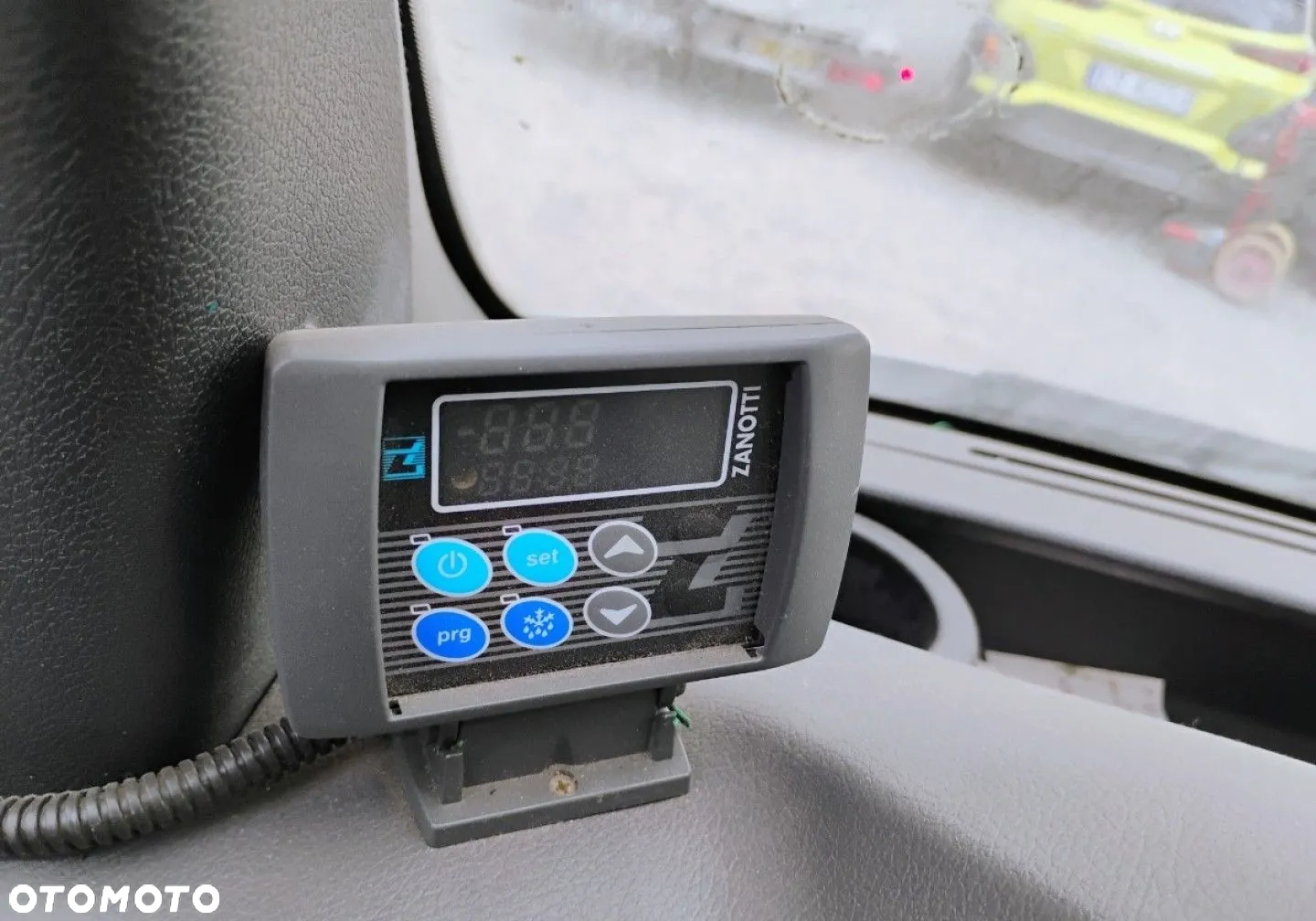 Mercedes-Benz Sprinter - 4