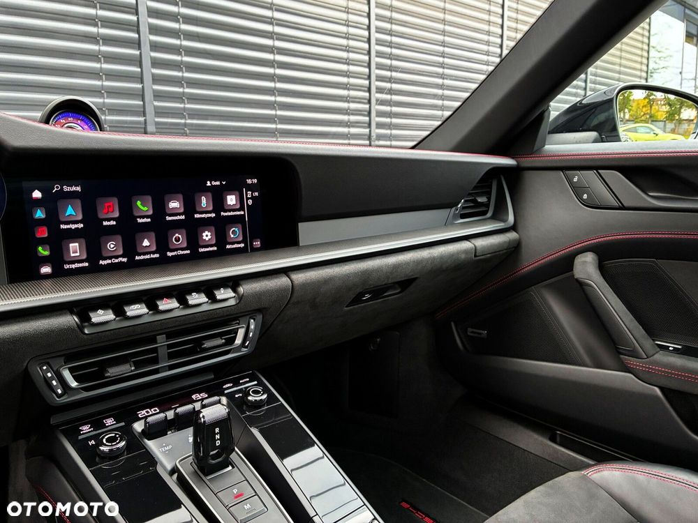 Porsche 911 Targa 4 GTS - 36