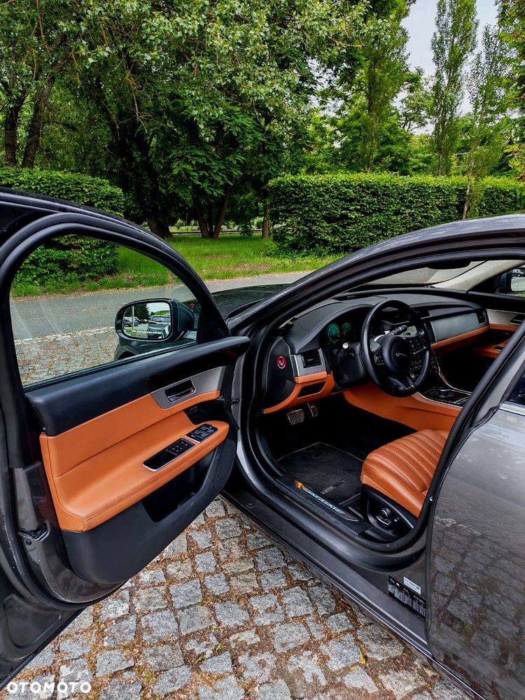 Jaguar XF - 7