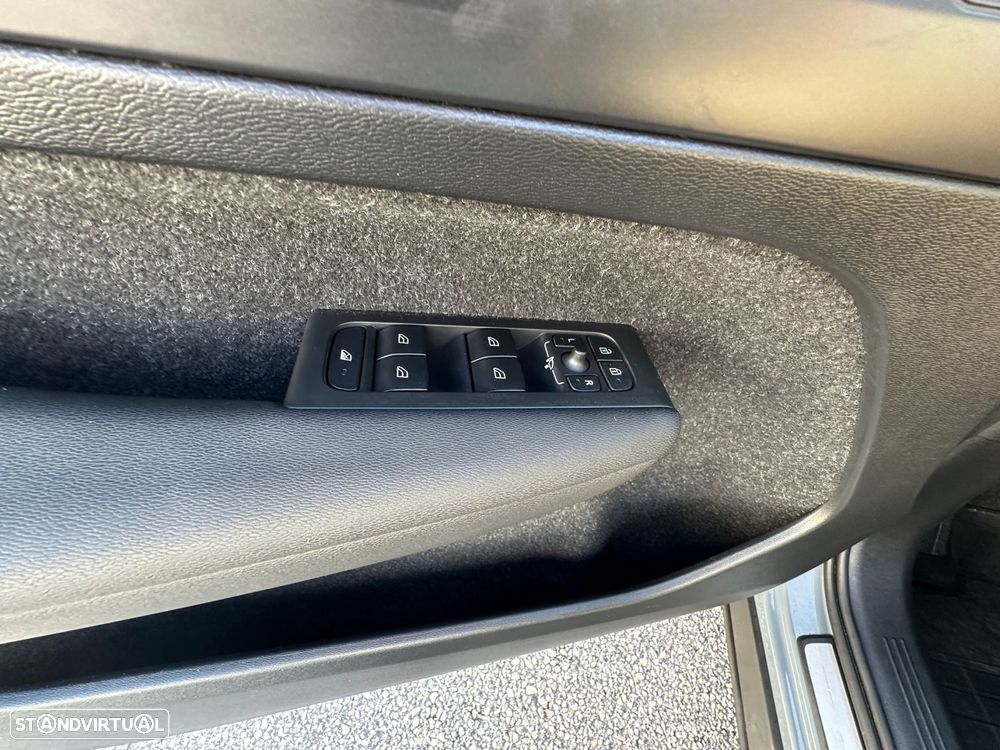 Volvo XC 40 1.5 T5 PHEV Momentum Plus - 13