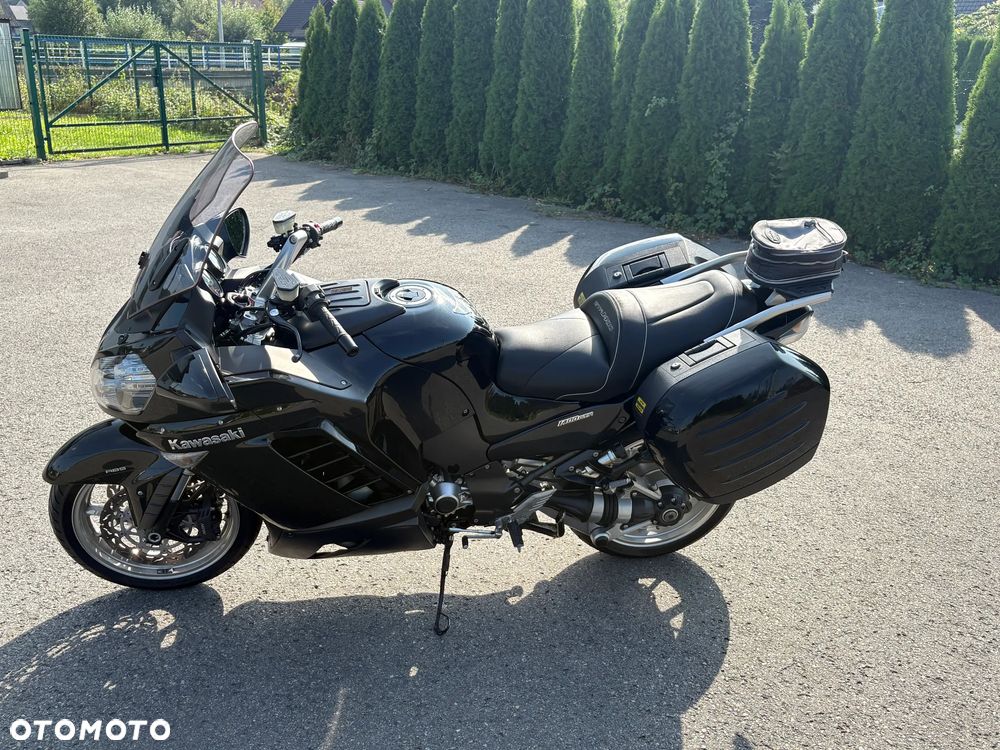 Kawasaki GTR - 4