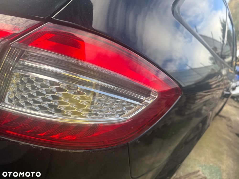 FORD MONDEO MK4 LIFT LAMPA TYŁ PRAWA W BŁOTNIK - 1