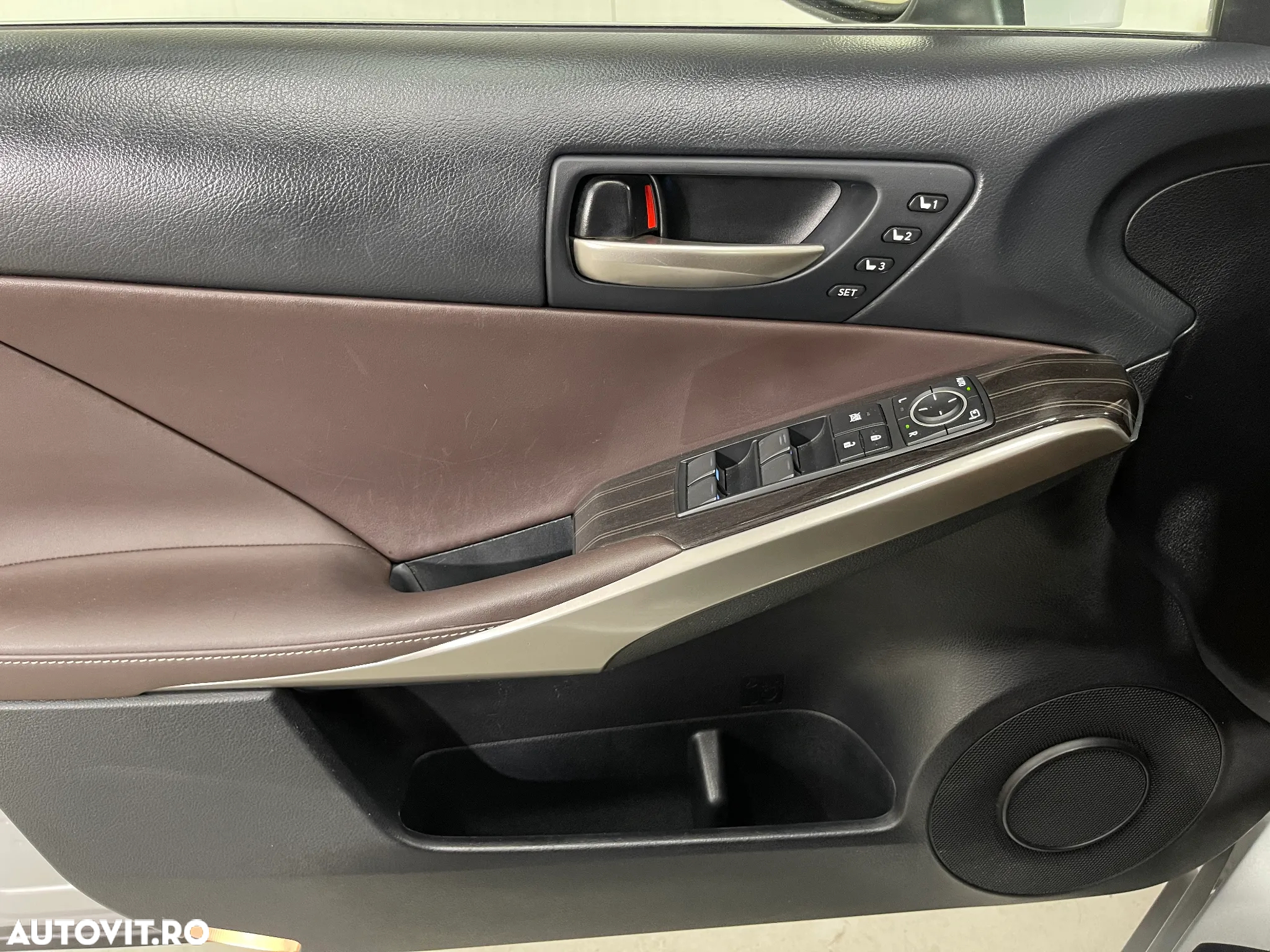 Lexus Seria IS 300h Executive - 29