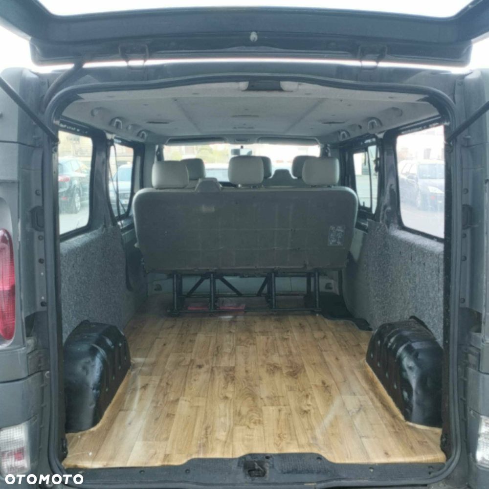 Renault Trafic Passenger - 10