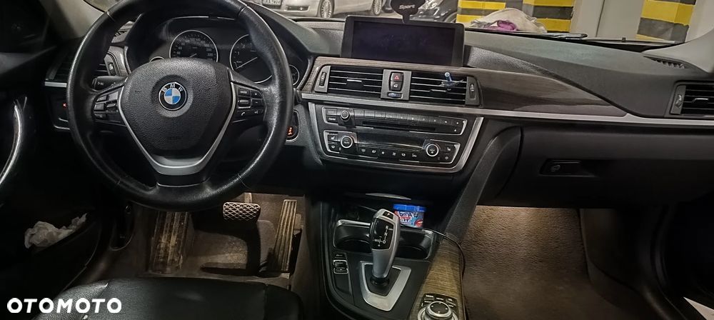 BMW Seria 3 328i Luxury Line - 9