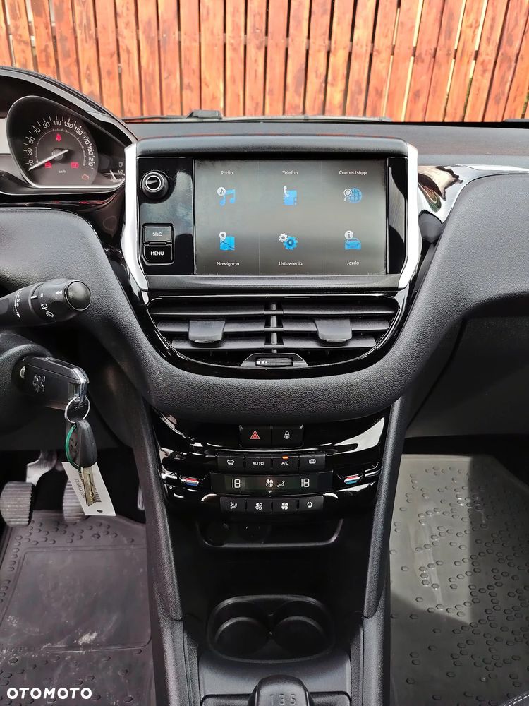 Peugeot 208 1.2 PureTech GPF Allure S&S - 9
