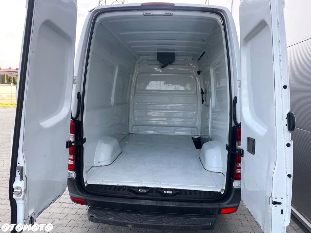 Mercedes-Benz Sprinter - 2