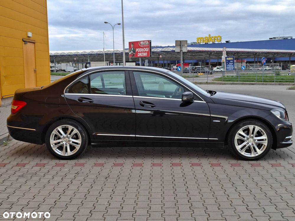 Mercedes-Benz Klasa C 180 CGI BlueEFFICIENCY Avantgarde - 7