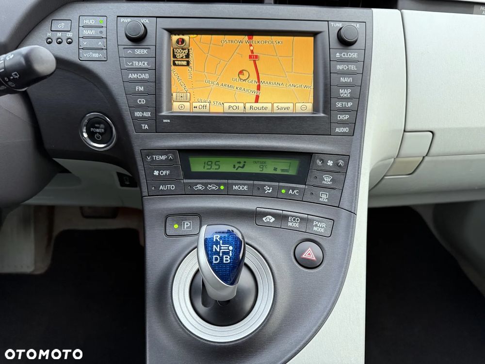 Toyota Prius (Hybrid) Comfort - 19